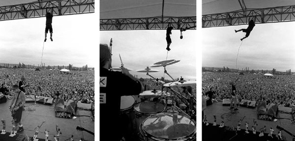 pearljam-stagediving