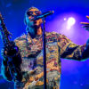 Masego con il sax tenore in mano