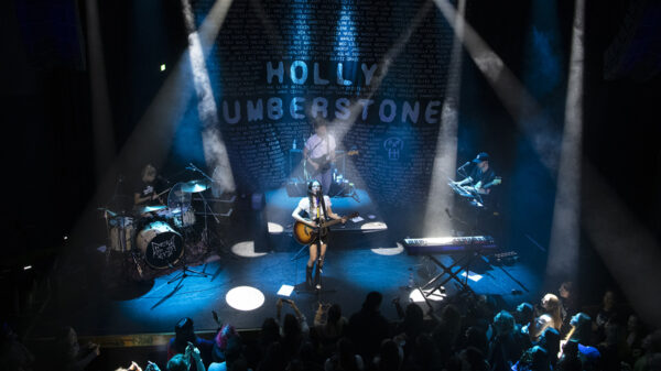 Holly Humberstone + Medium Build in concerto all'Hole44 di Berlino foto di Pier Paolo Campo per www.rockon.it