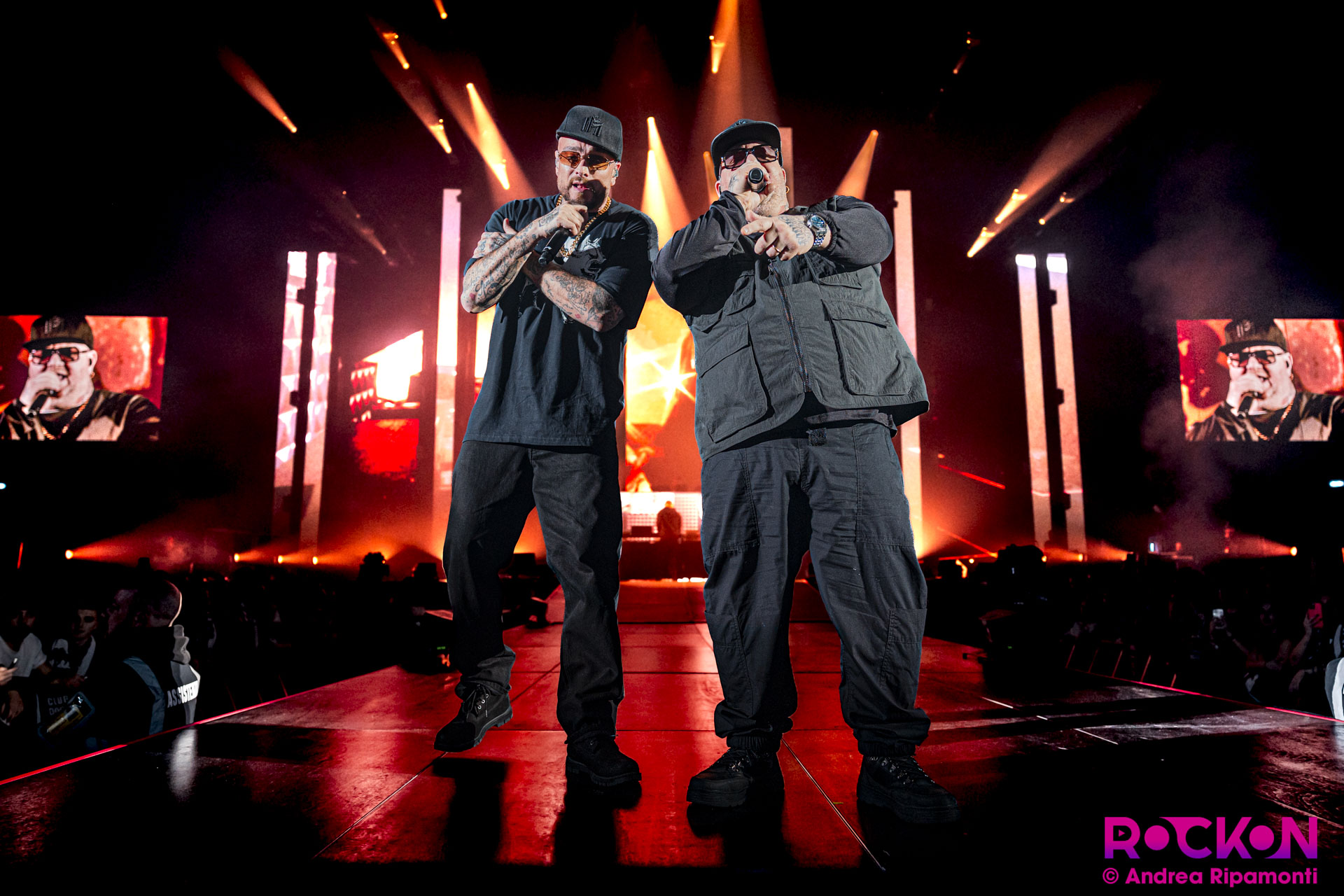 Guè e Jake La Furia dei Club Dogo in primo piano al Mediolanum Forum di Assago
