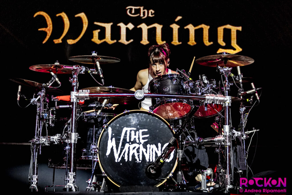 The Warning in concerto ai Magazzini Generali di Milano foto di Andrea Ripamonti per www.rockon.it