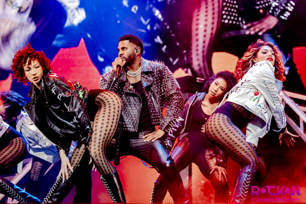Jason Derulo e il corpo di ballo in twerk