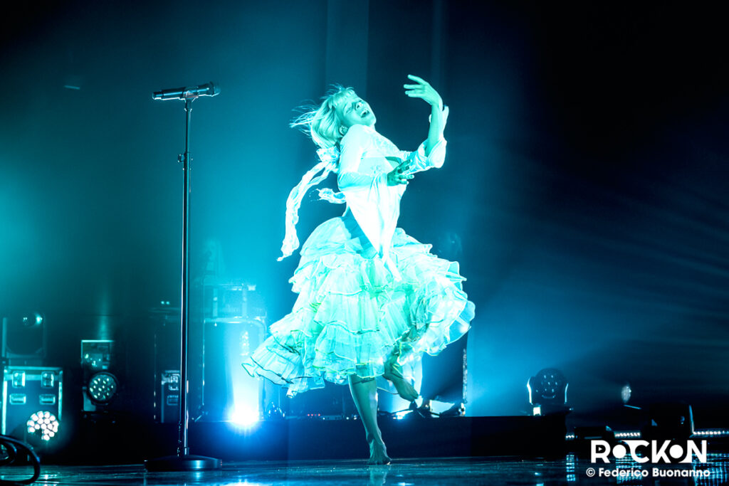 Aurora danza sul palco all'Alcatraz di Milano