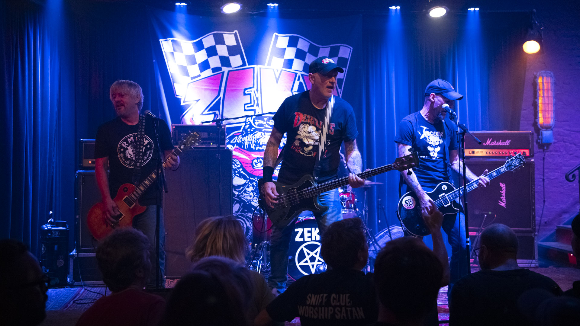 Zeke in concerto al Roadrunners Paradise di Berlino foto di Pier Paolo Campo per www.rockon.it