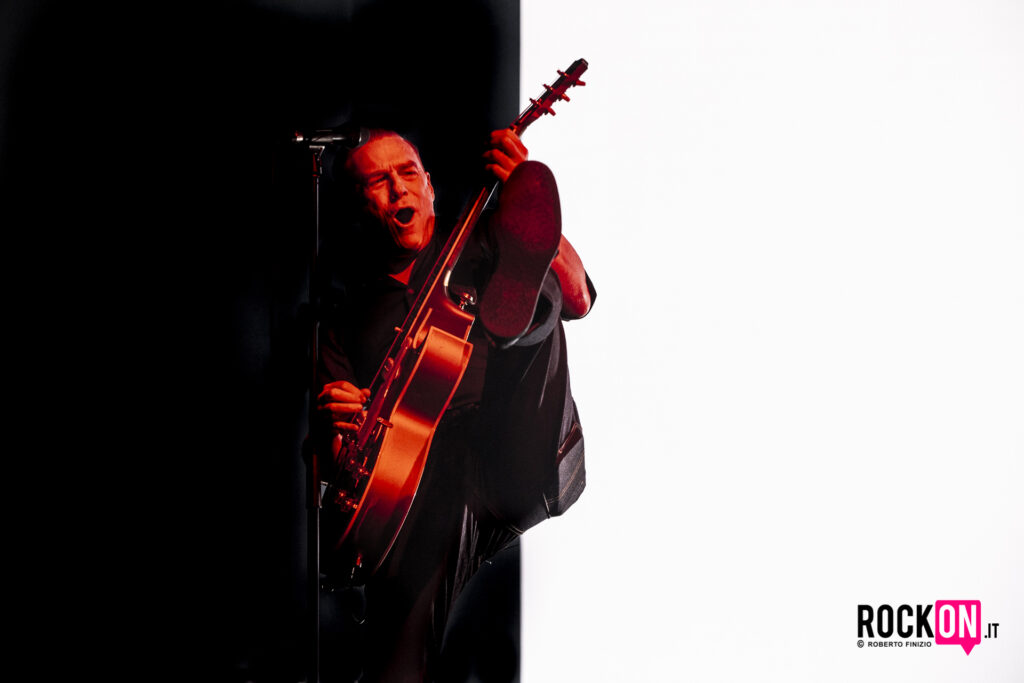 Bryan Adams in concerto a Milano foto di Roberto Finizio per www.rockon.it