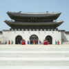 Il momento del cambio della guardia al palazzo reale Gyeongbokgung di Seoul