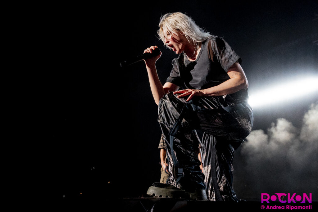 Emily Armstrong - Linkin Park in concerto agli I-DAYS 2025 all'Ippodromo SNAI La Maura di Milano Giugno 2025