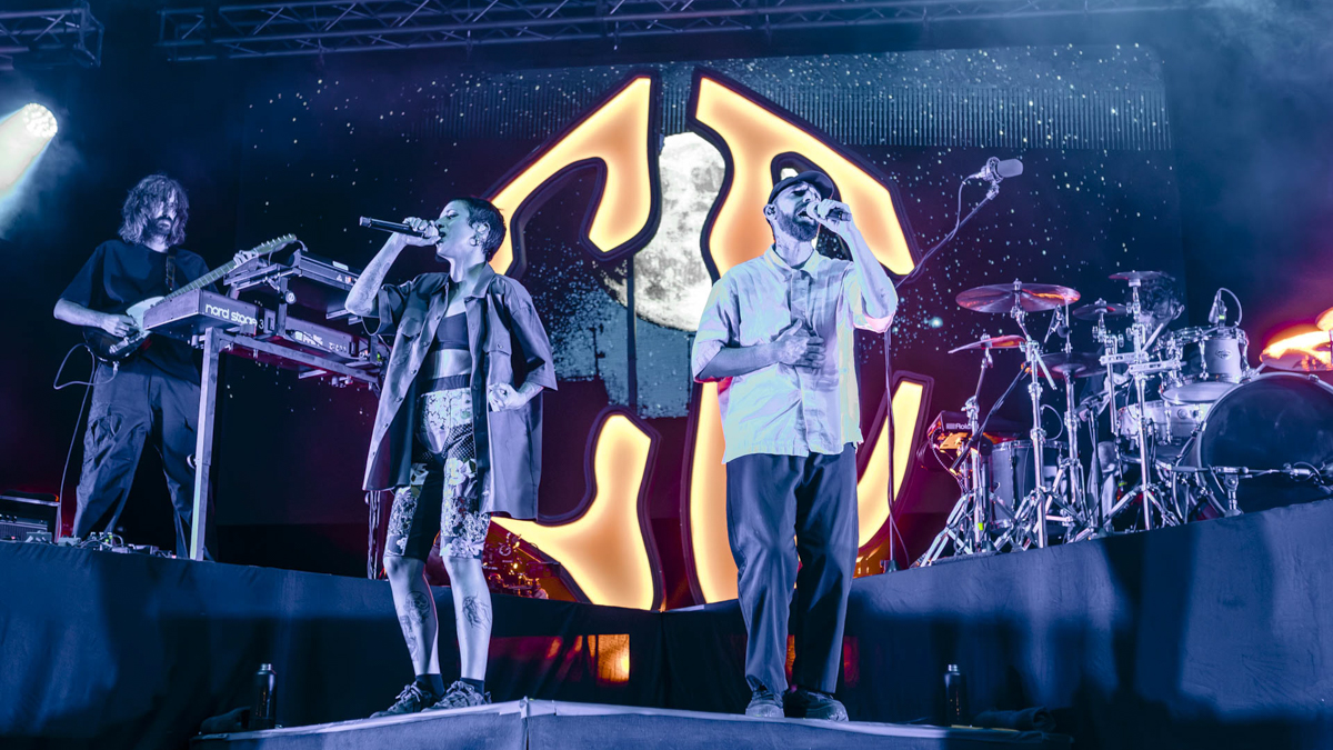 Coma Cose in concerto alla Festa di Radio Onda d'Urto di Brescia 2025