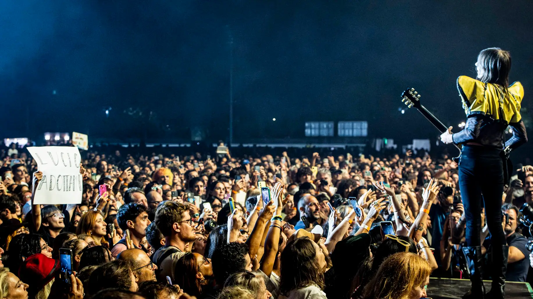 Lucio Corsi in concerto all'Ippodromo SNAI San Siro di Milano