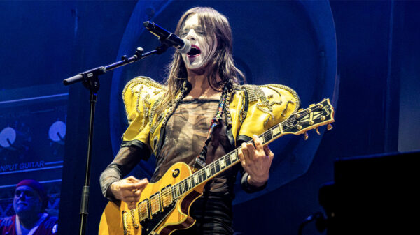 Lucio Corsi in concerto all'Ippodromo SNAI San Siro di Milano foto di Katarina Dzolic per www.rockon.it