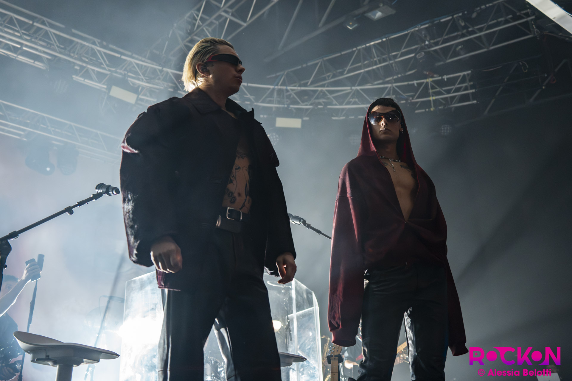 Ca7riel & Paco Amoroso in concerto al Fabrique di Milano