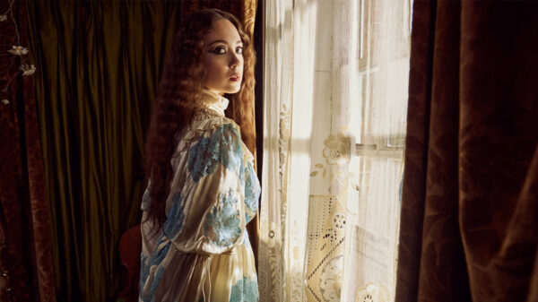 Laufey - Photo Credits Emma Summerton